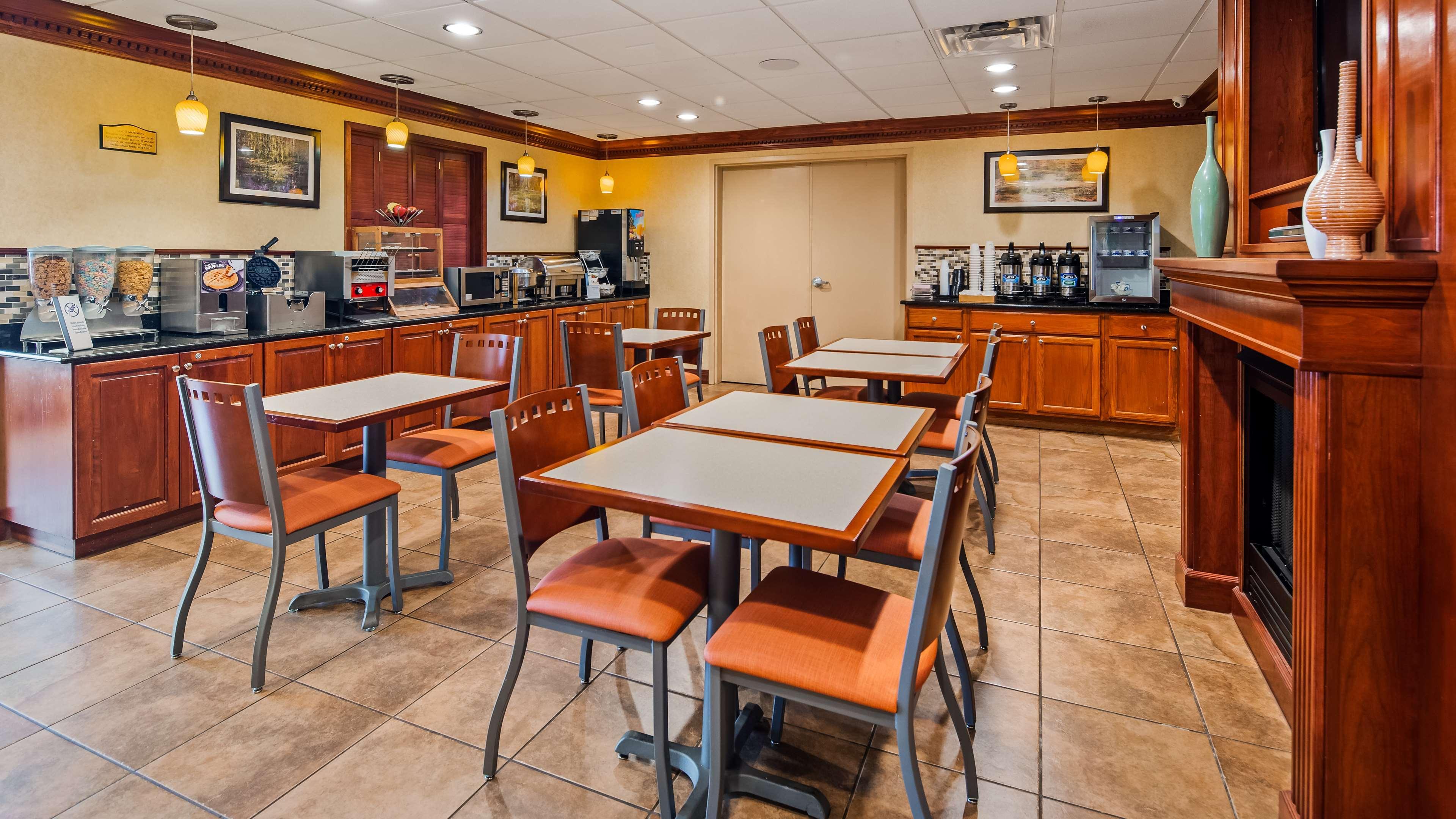 נוקסוויל Best Western Plus Strawberry Inn & Suites מראה חיצוני תמונה